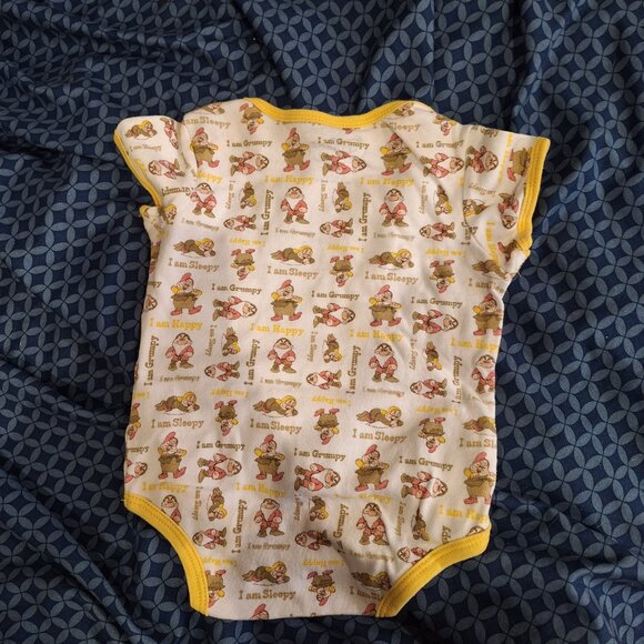 disney dwarfs onesie 6 to 9 months - Picture 6 of 10